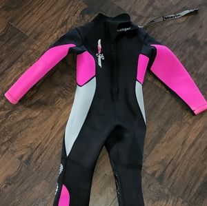 Seavenger size 4 wetsuit